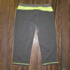 Material Girl Capri Leggings Women’s Large Gray Cropped Yoga Gymcore Y2K Vibe